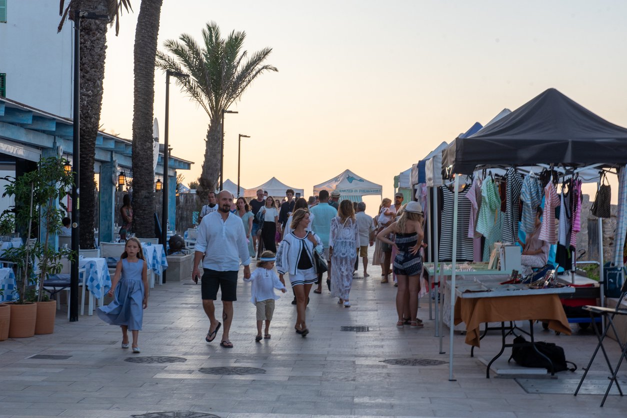 Descubre los mercadillos hippies de Formentera