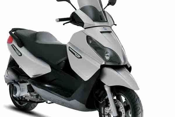 Stai cercando un maxi scooter per le tue vacanze a Formentera?