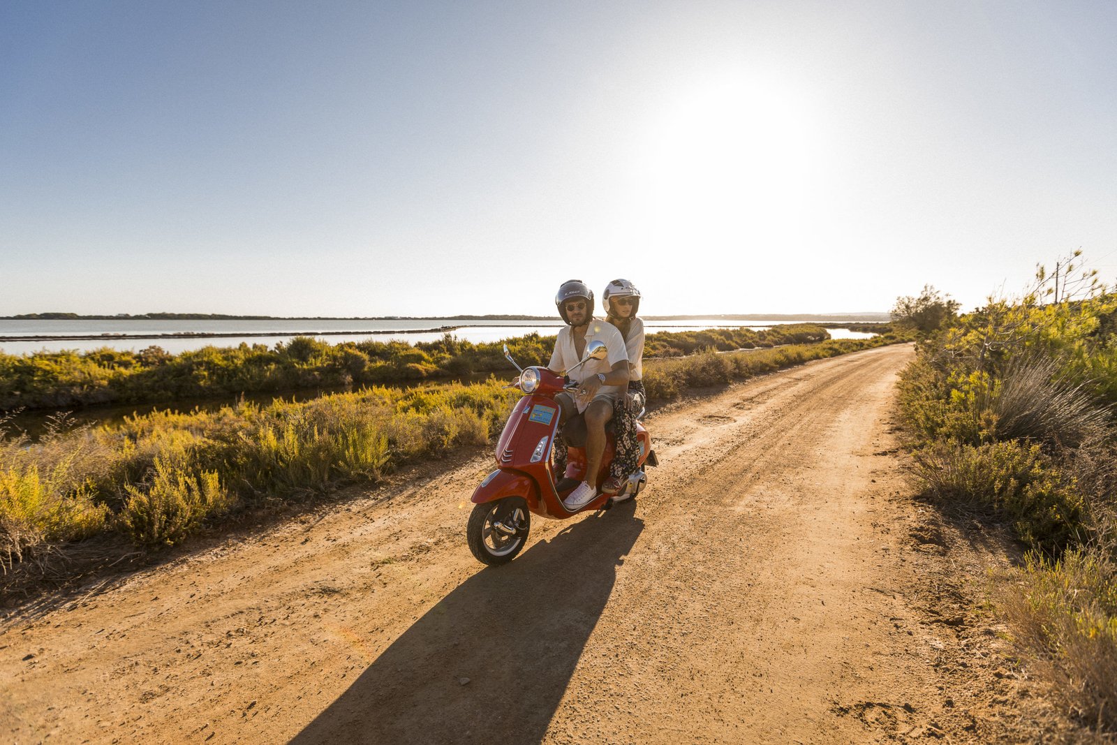 Formentera en moto, ¿mejor scooter o ciclomotor?