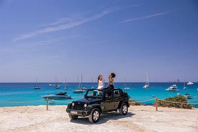 Come risparmiare carburante mentre esplori l’isola in auto