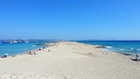 Formentera_-_Platja_De_Ses_Illetes_-_panoramio_(1) illetes